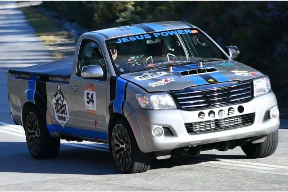 https://autogreeknews.gr/wp-content/uploads/2025/11/toyota-hilux-v12-02.jpg