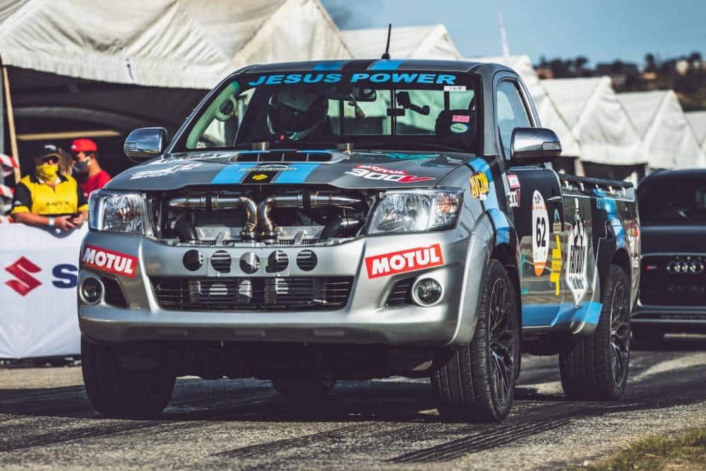Ασύγκριτο Toyota Hilux V12 twinturbo με 570 άλογα (+videos)