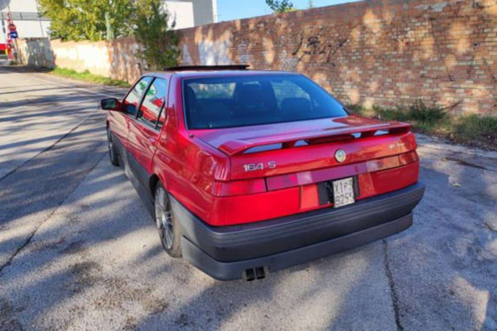 https://autogreeknews.gr/wp-content/uploads/2025/12/1993-alfa-romeo-164-68b6d77960fa7.jpg