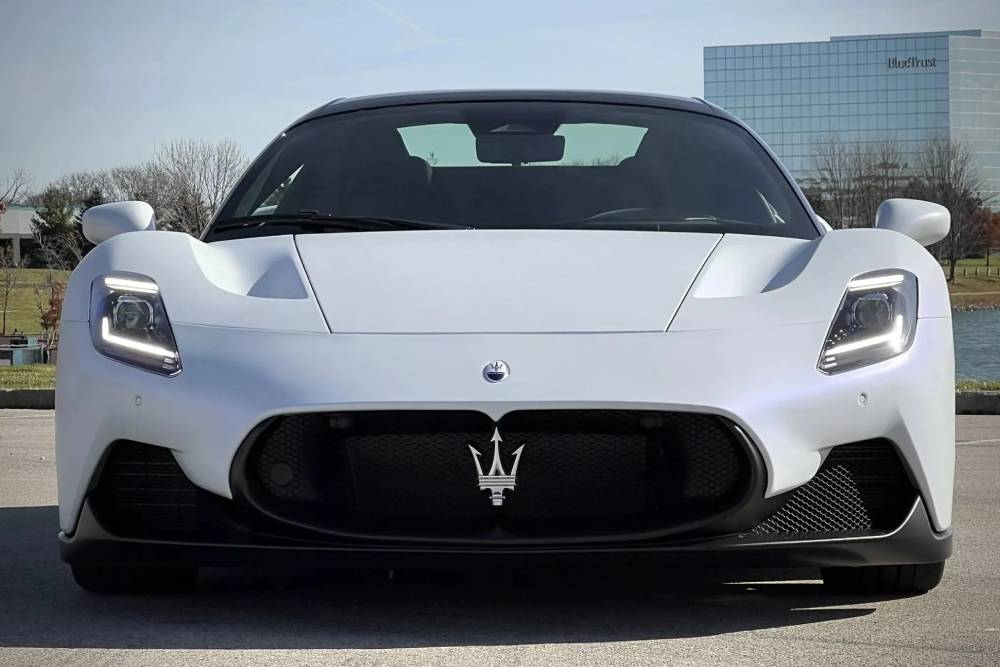 https://autogreeknews.gr/wp-content/uploads/2025/12/2023_maserati_mc20-cielo_IMG_8361-24059-scaled-1.jpg