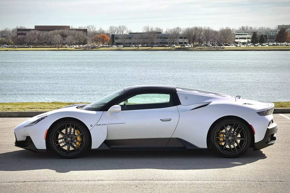 https://autogreeknews.gr/wp-content/uploads/2025/12/2023_maserati_mc20-cielo_IMG_8373-24023-scaled-1.jpg