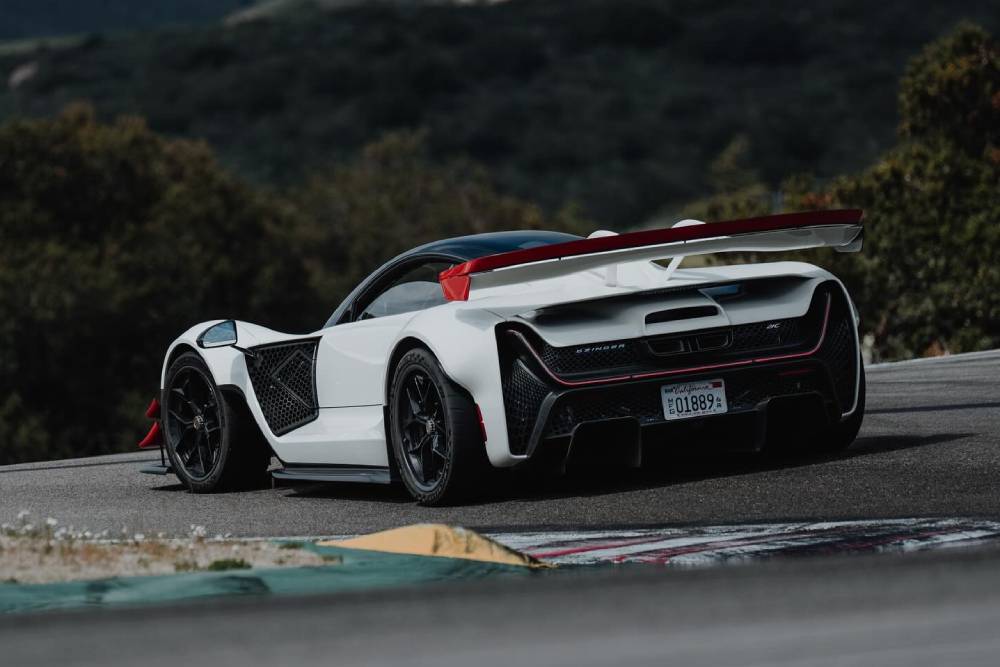 https://autogreeknews.gr/wp-content/uploads/2025/12/2025-czinger-21c-laguna-seca-record-2025-4-1.jpg
