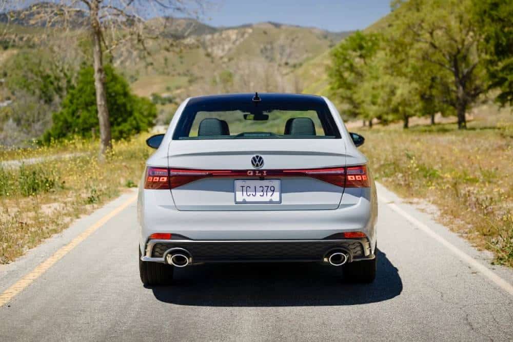 https://autogreeknews.gr/wp-content/uploads/2025/12/2025-vw-jetta-gli-02.jpg