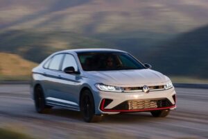 Νέο VW Jetta GLI αποθεώνει το χειροκίνητο με 230+ άλογα