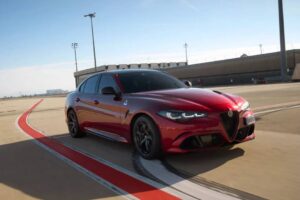 Alfa-Romeo-Giulia-and-Stelvio-Quadrifoglio-Collezi (2)