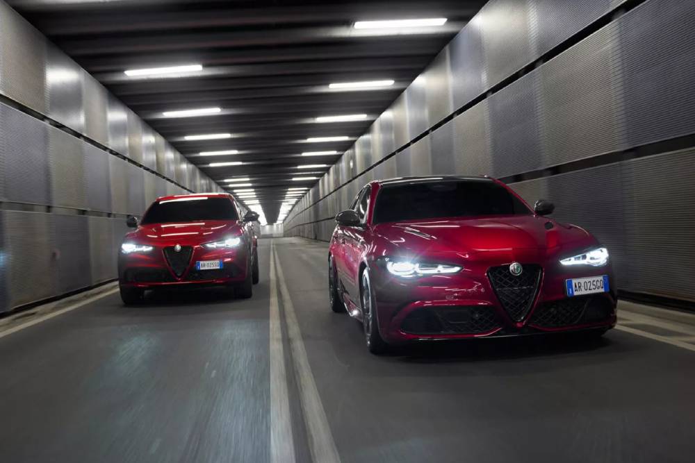 Νέες Alfa Romeo Giulia/Stelvio QV Collezione γεμάτες ανθρακόνημα