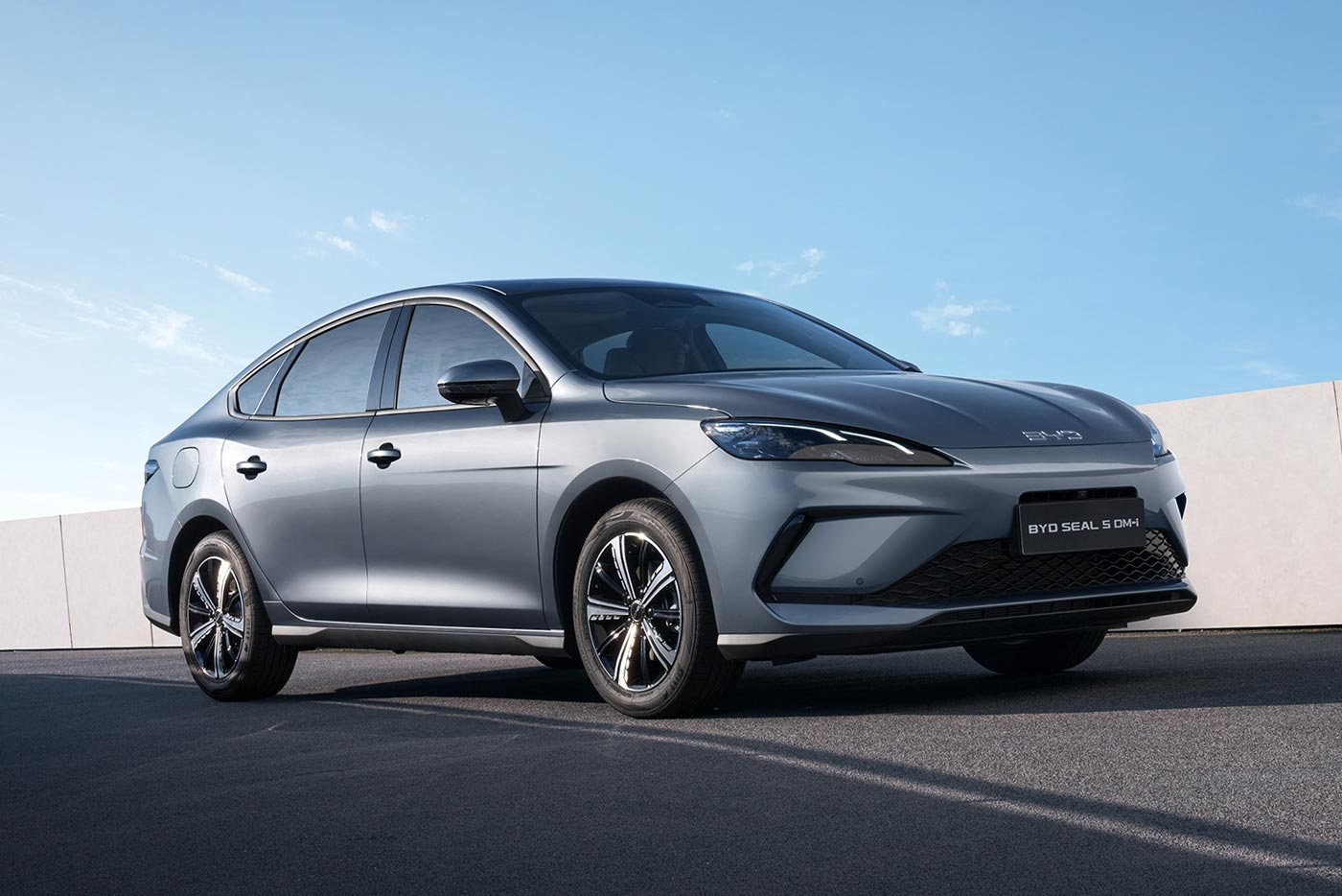 Η τιμή της νέας PHEV «κούρσας» BYD Seal 5 DM-i