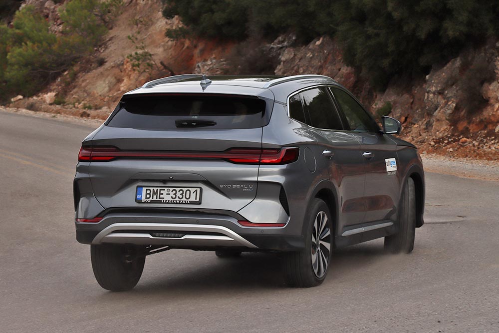 https://autogreeknews.gr/wp-content/uploads/2025/12/BYD-SEAL-U-DM-i-2WD-4.jpg