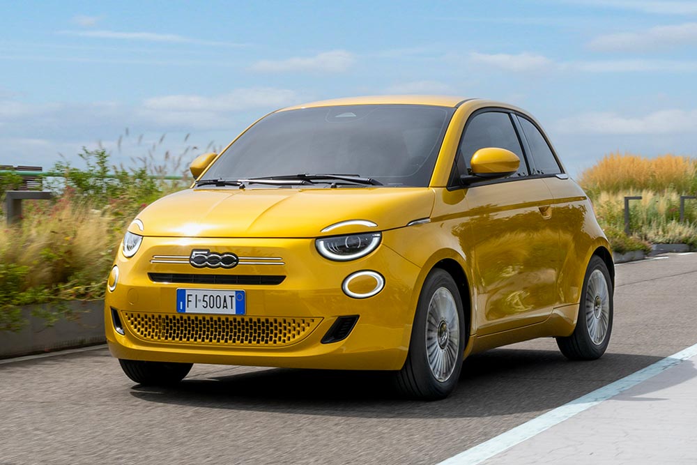 https://autogreeknews.gr/wp-content/uploads/2025/12/Fiat-500-Hybrid-1.jpg