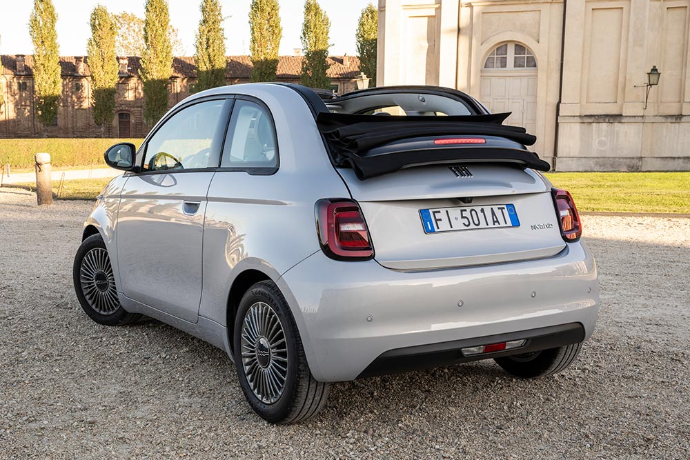 https://autogreeknews.gr/wp-content/uploads/2025/12/Fiat-500-Hybrid-6.jpg