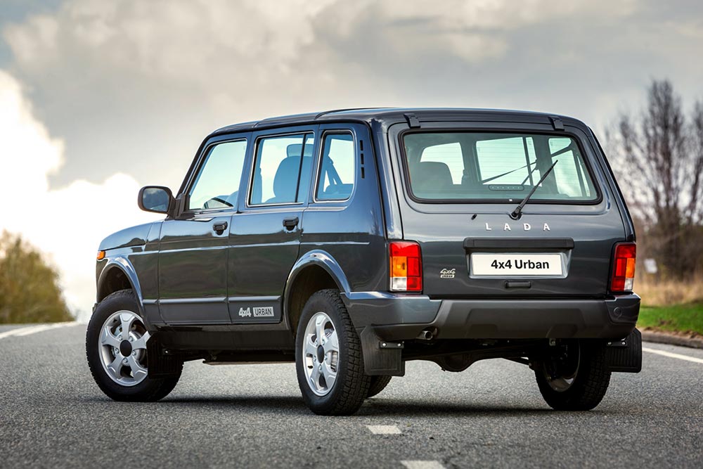 https://autogreeknews.gr/wp-content/uploads/2025/12/Lada-Niva-4x4-2.jpg