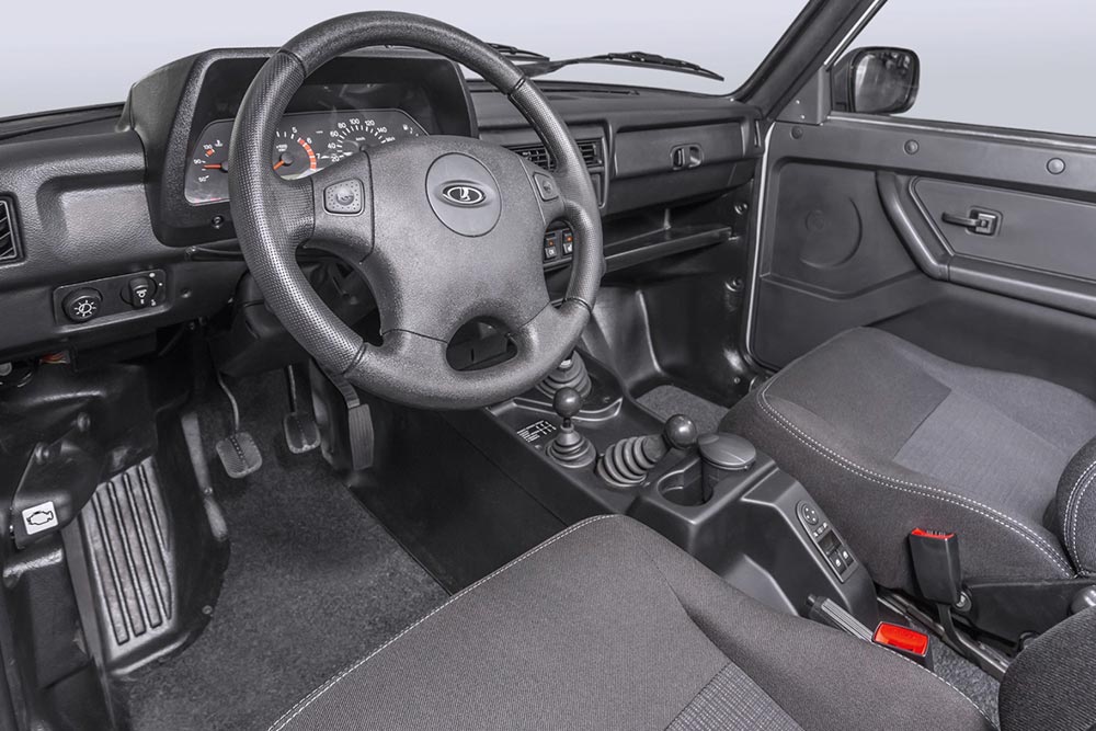 https://autogreeknews.gr/wp-content/uploads/2025/12/Lada-Niva-4x4-3.jpg