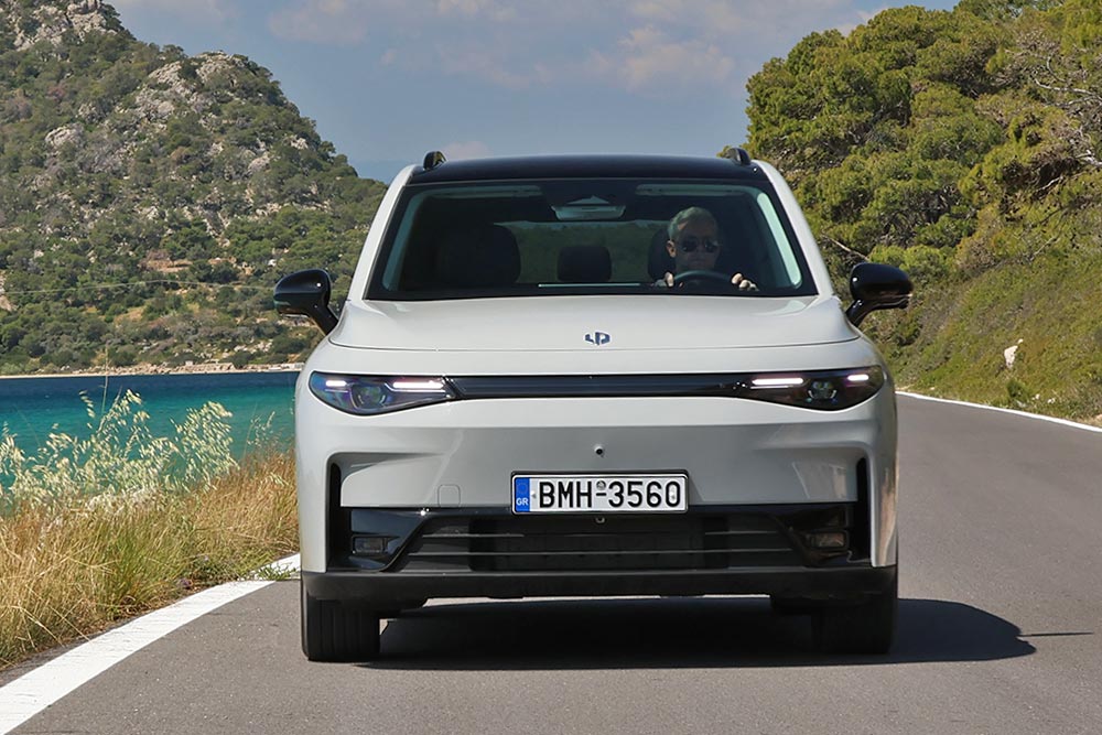 https://autogreeknews.gr/wp-content/uploads/2025/12/Leapmotor-C10-Hybrid-EV-23.jpg