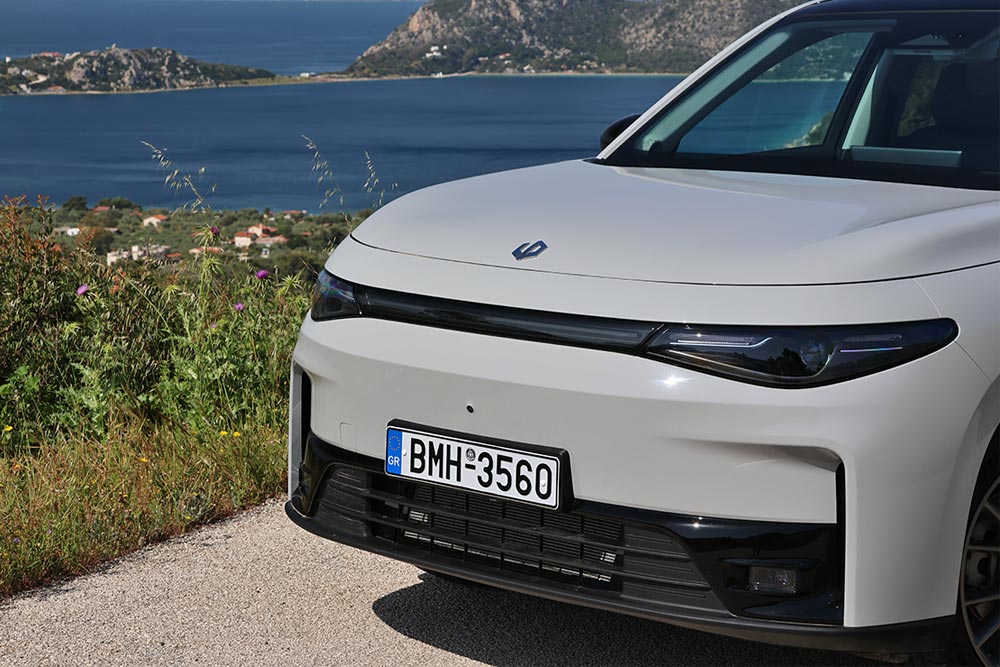https://autogreeknews.gr/wp-content/uploads/2025/12/Leapmotor-C10-Hybrid-EV-7.jpg