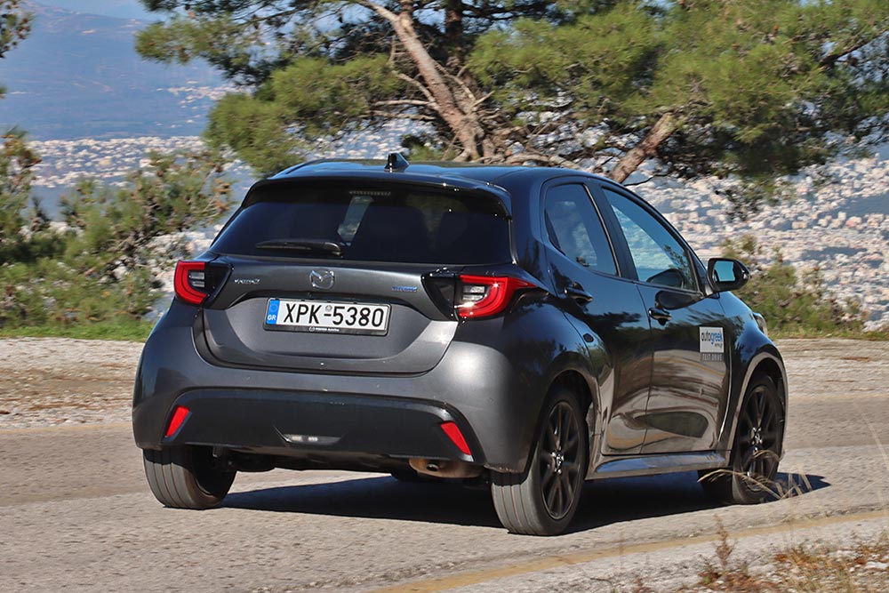 https://autogreeknews.gr/wp-content/uploads/2025/12/Mazda2-Hybrid-10.jpg