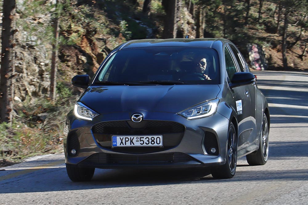 https://autogreeknews.gr/wp-content/uploads/2025/12/Mazda2-Hybrid-2.jpg