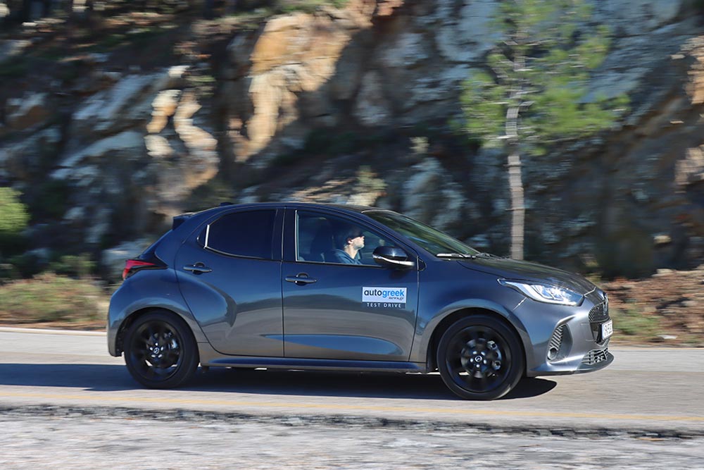https://autogreeknews.gr/wp-content/uploads/2025/12/Mazda2-Hybrid-9.jpg