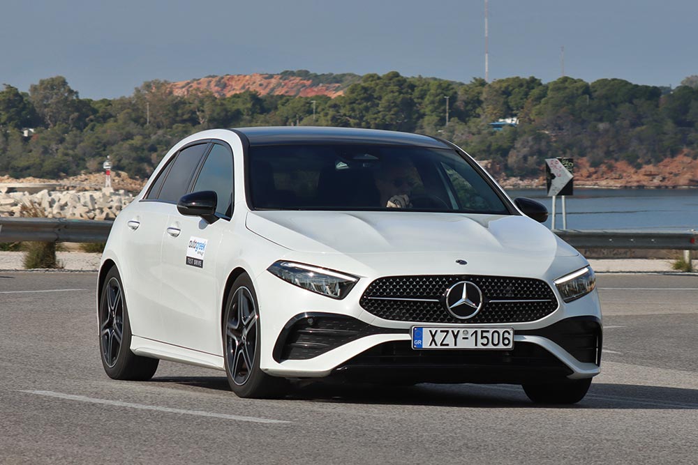 https://autogreeknews.gr/wp-content/uploads/2025/12/Mercedes-Benz-A-200-MY25-30.jpg