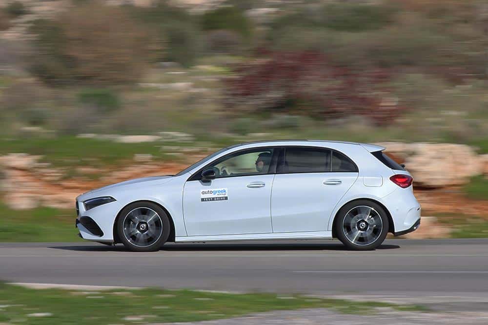 https://autogreeknews.gr/wp-content/uploads/2025/12/Mercedes-Benz-A-200-MY25-32.jpg