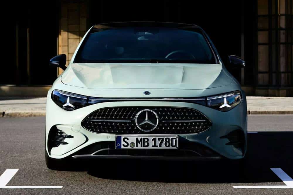 https://autogreeknews.gr/wp-content/uploads/2025/12/Mercedes-CLA-220-Hybrid-2-2048x1152-1.jpg