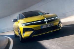 Νέο Opel Astra με φωταγωγημένη αισθητική