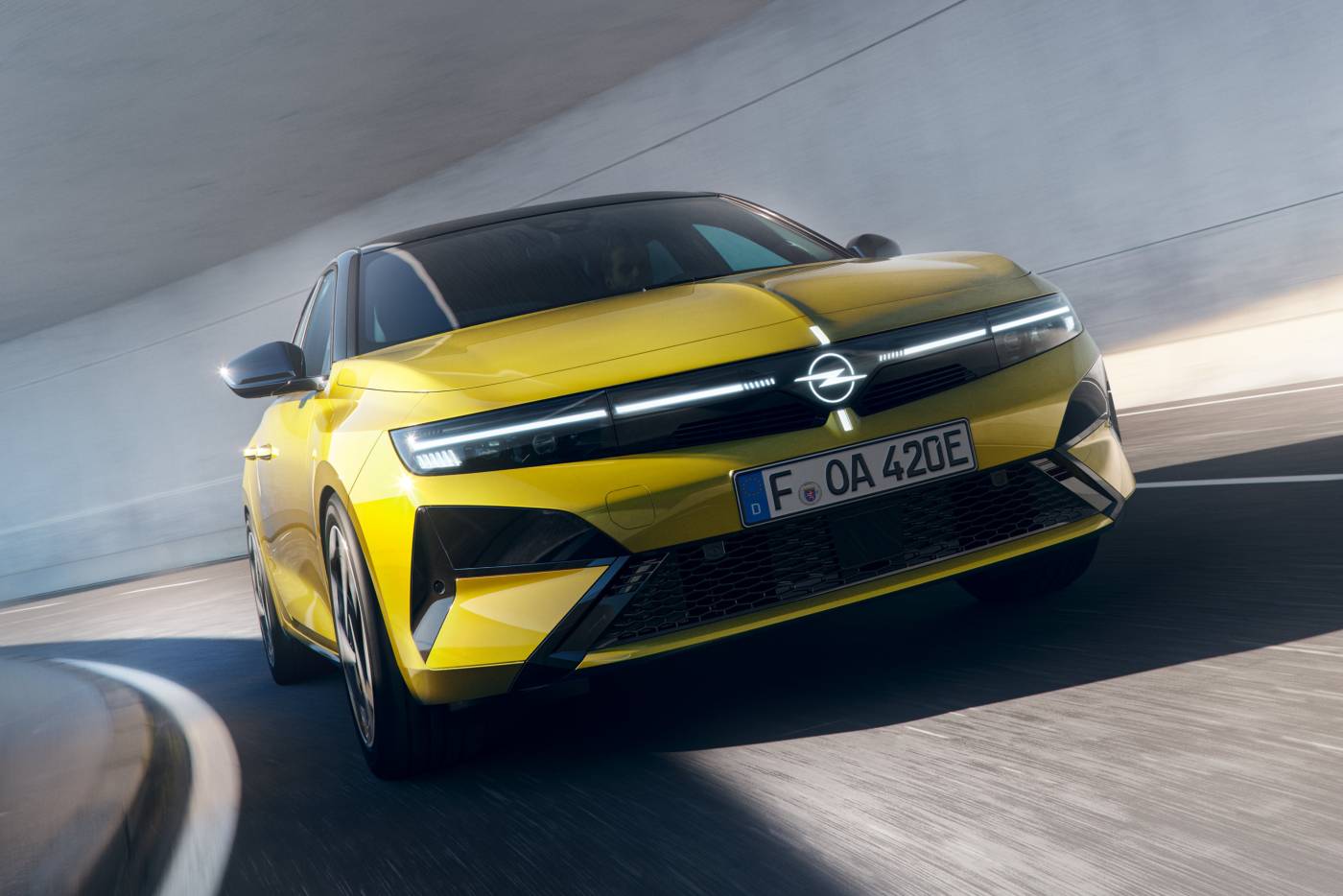 Νέο Opel Astra με φωταγωγημένη αισθητική