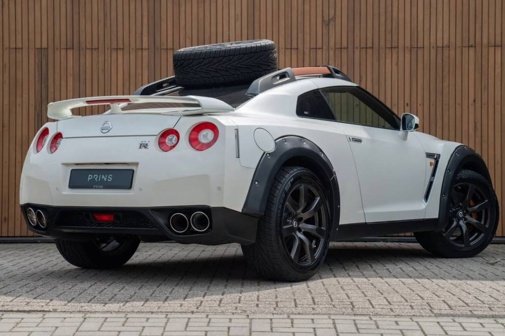 https://autogreeknews.gr/wp-content/uploads/2025/12/Nissan-GT-R-Off-Road-Prins-18-2048x1536-1.jpg
