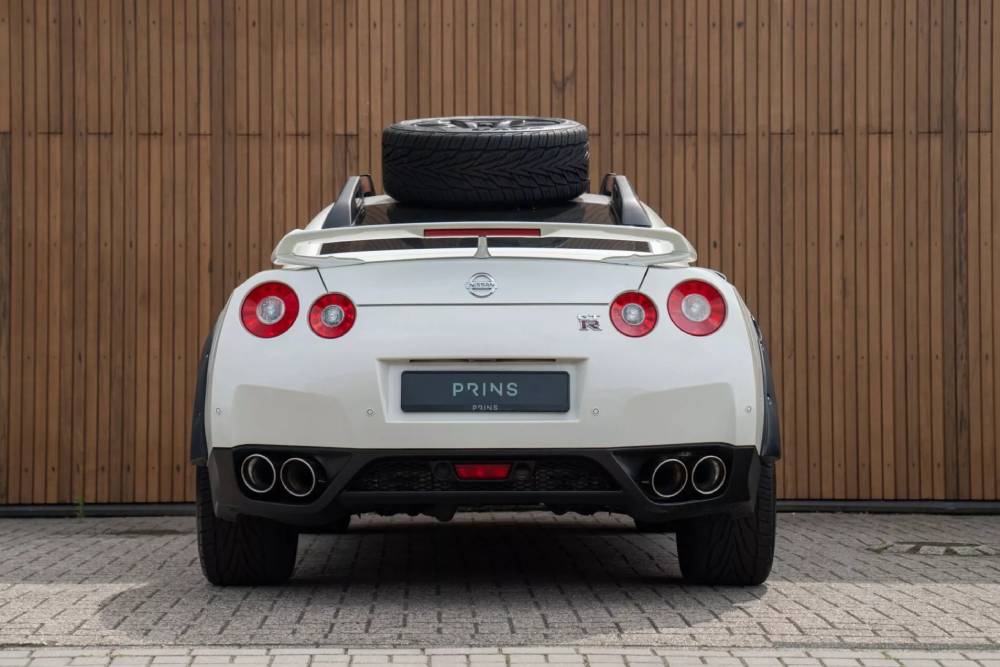 https://autogreeknews.gr/wp-content/uploads/2025/12/Nissan-GT-R-Off-Road-Prins-19-2048x1536-1.jpg