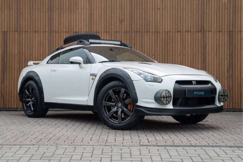 https://autogreeknews.gr/wp-content/uploads/2025/12/Nissan-GT-R-Off-Road-Prins-2-2048x1536-1.jpg