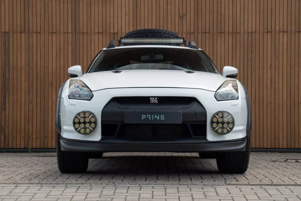 https://autogreeknews.gr/wp-content/uploads/2025/12/Nissan-GT-R-Off-Road-Prins-3-2048x1536-1.jpg