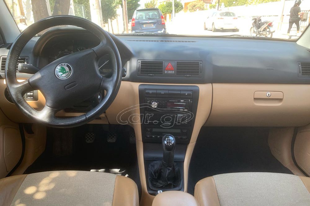 https://autogreeknews.gr/wp-content/uploads/2025/12/Skoda-Octavia-2001-2.jpg