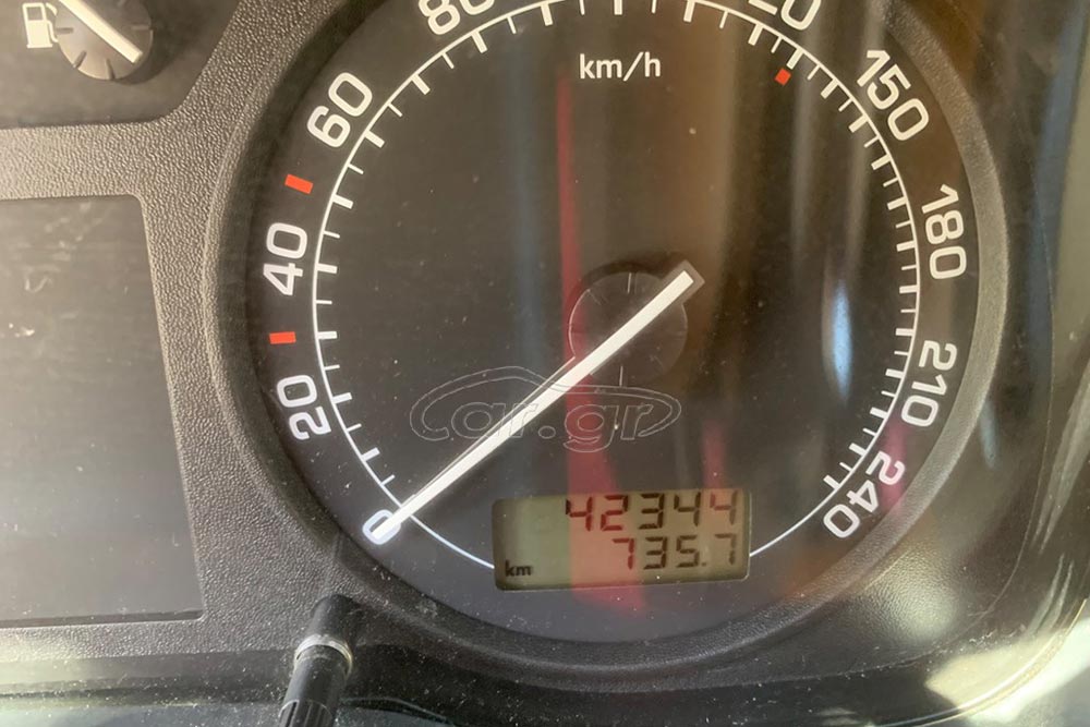 https://autogreeknews.gr/wp-content/uploads/2025/12/Skoda-Octavia-2001-4.jpg