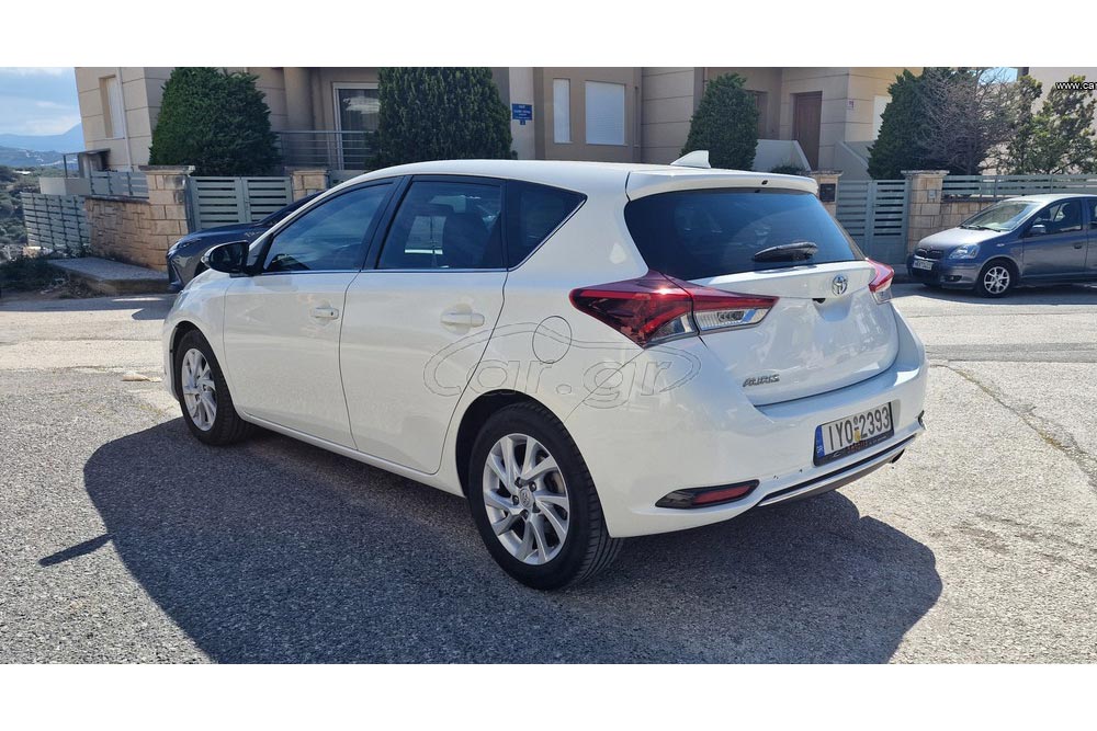 https://autogreeknews.gr/wp-content/uploads/2025/12/Toyota-Auris-2019-5.jpg