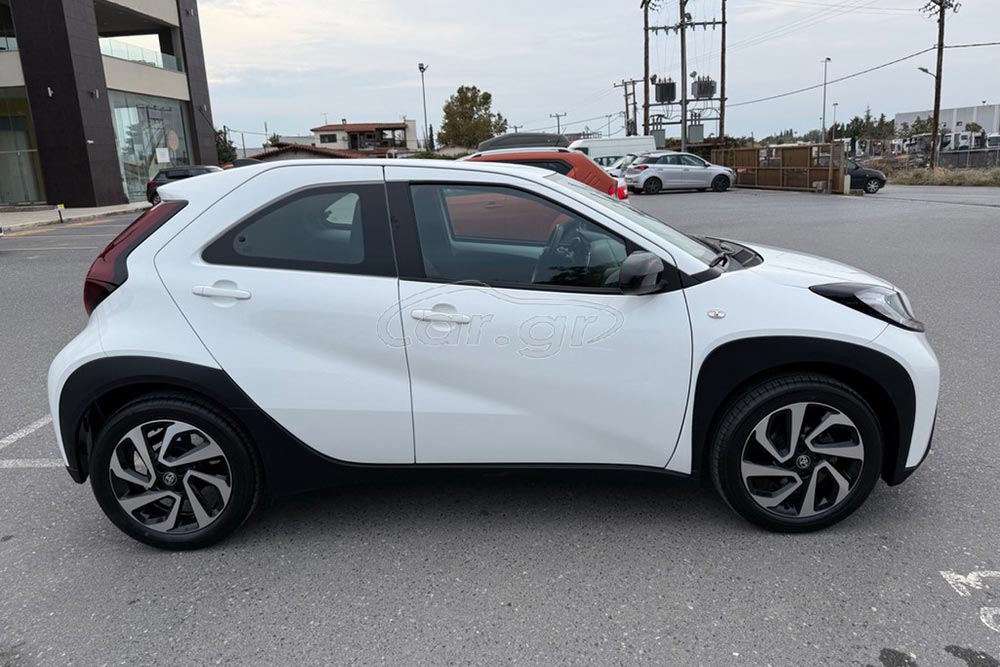 https://autogreeknews.gr/wp-content/uploads/2025/12/Toyota-Aygo-2024-used-2.jpg