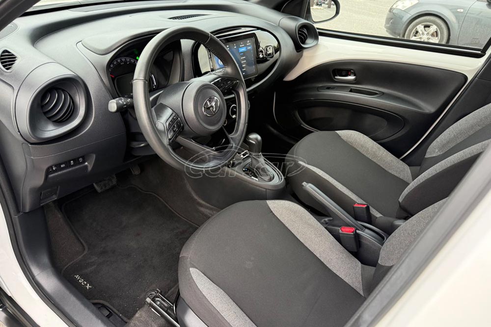 https://autogreeknews.gr/wp-content/uploads/2025/12/Toyota-Aygo-2024-used-4.jpg