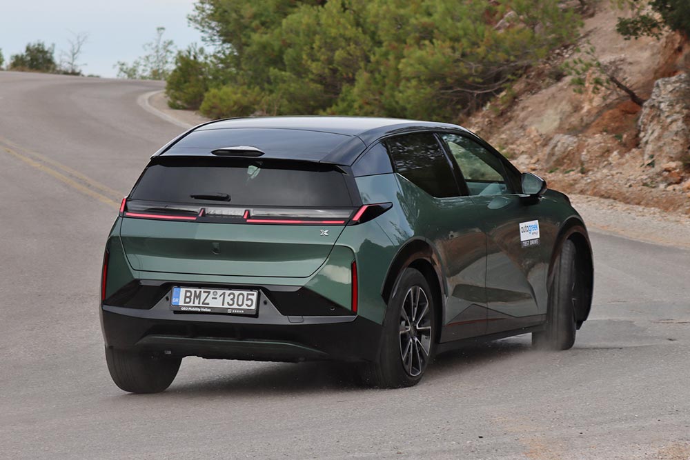 https://autogreeknews.gr/wp-content/uploads/2025/12/Zeekr-X-5.jpg
