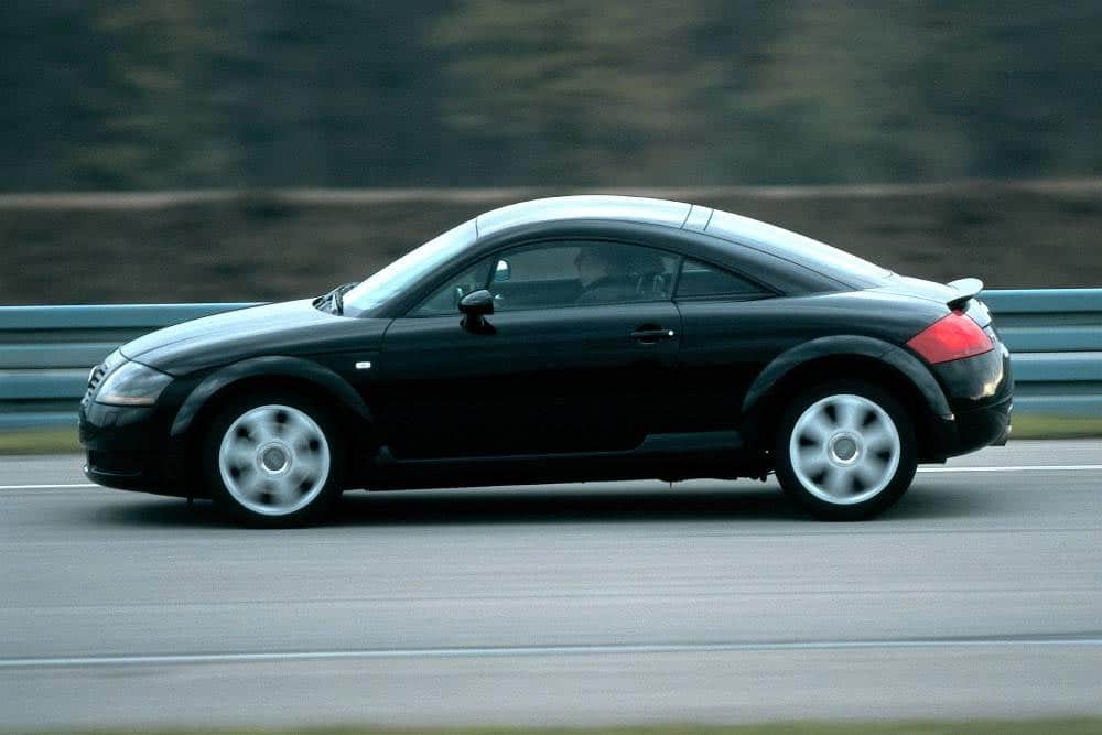Μαύρη καλλονή Audi TT Quattro από το 1999