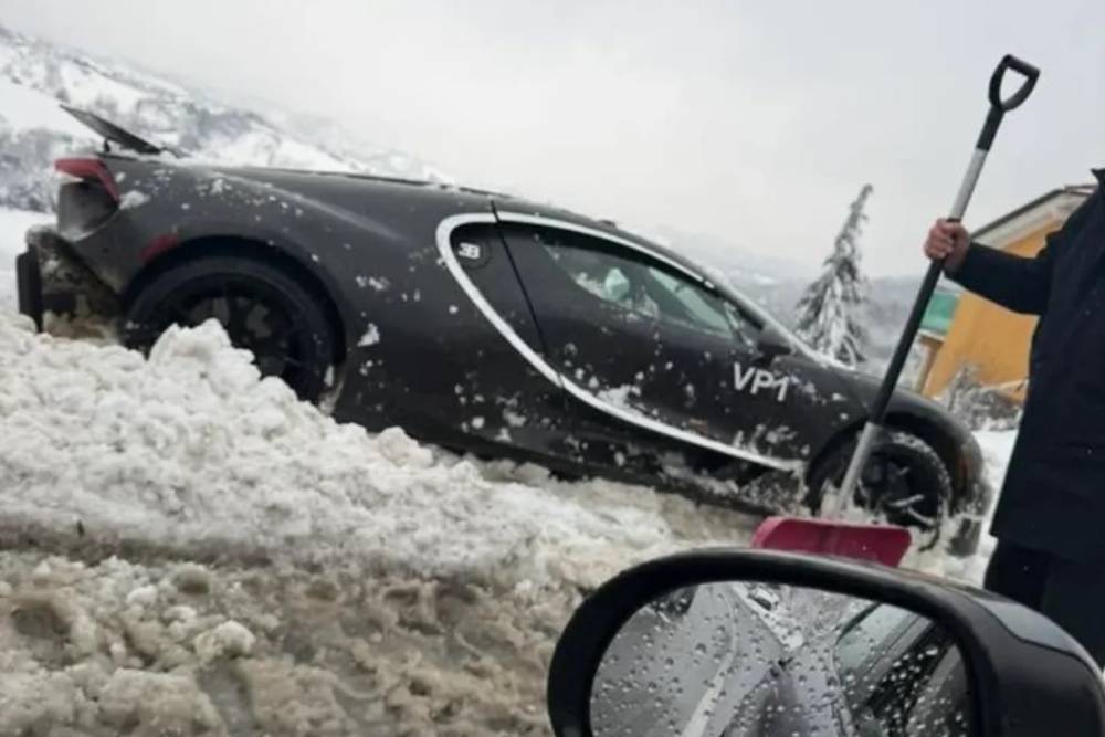 https://autogreeknews.gr/wp-content/uploads/2025/12/bugatti-tourbillon-snow-03.jpg