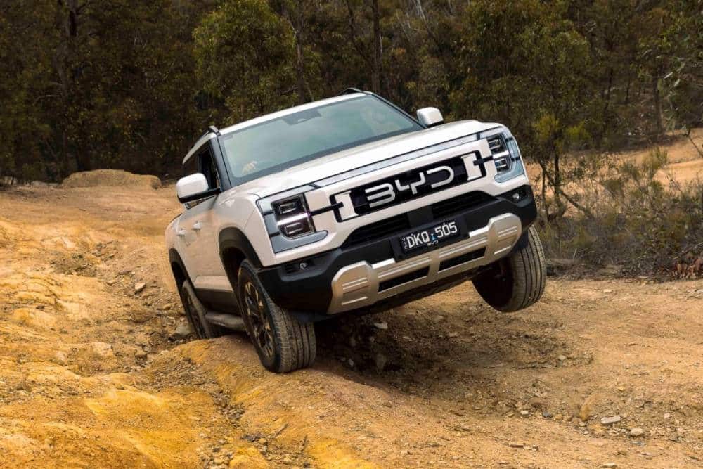 Σούζα τα αγροτικά μπροστά στον «καρχαρία» της BYD