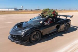 corvette-zr1-christmas-tree-speed-record (1)