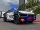 Το Tesla Cybertruck τζογάρει και ποζάρει ως περιπολικό