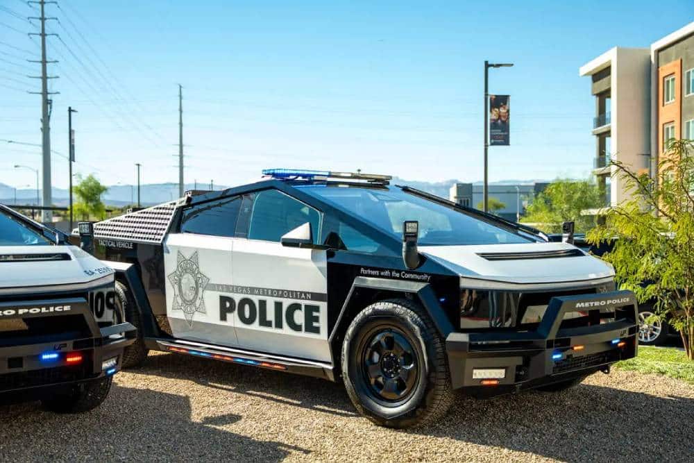 https://autogreeknews.gr/wp-content/uploads/2025/12/cybertruck-police-car-09.jpg