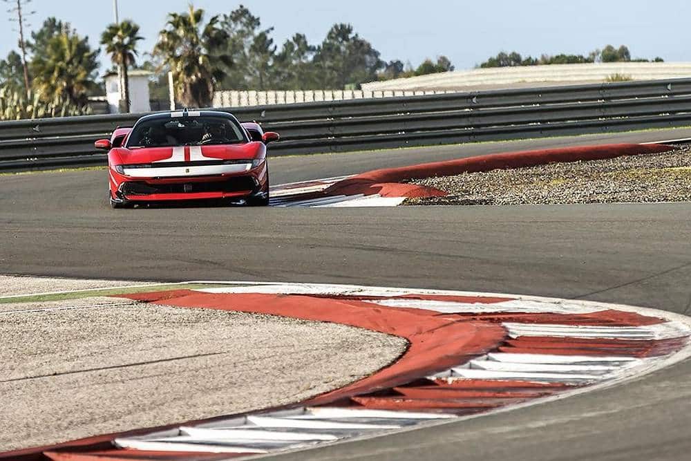 https://autogreeknews.gr/wp-content/uploads/2025/12/ferrari-849-testarossa-on-track-03.jpg