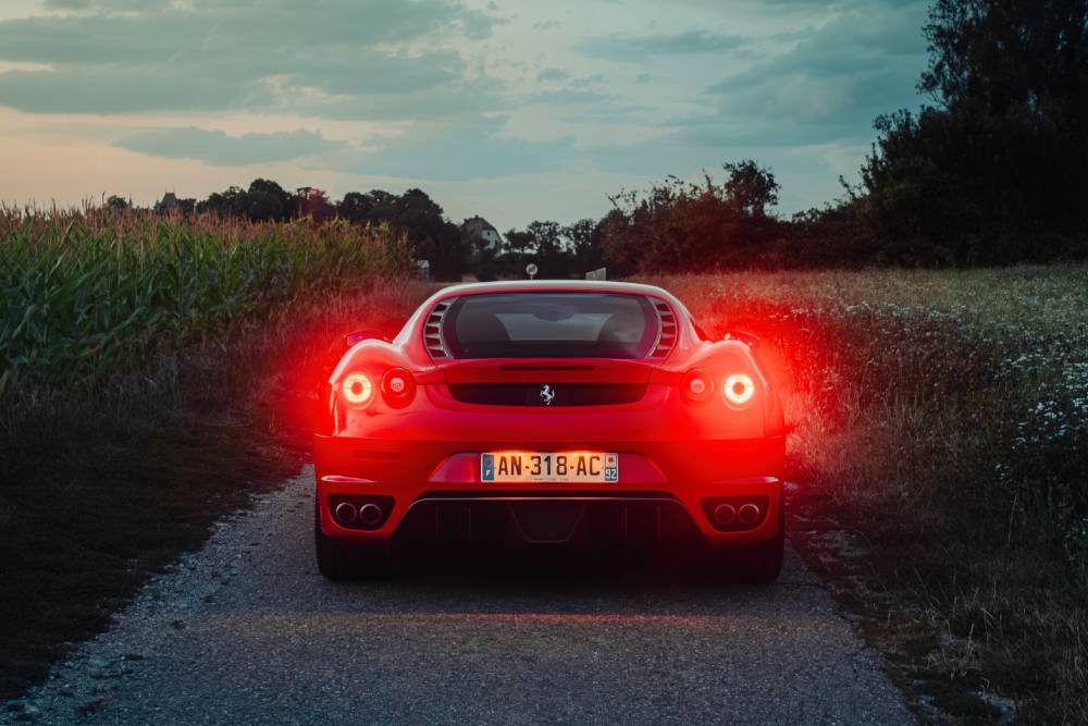 https://autogreeknews.gr/wp-content/uploads/2025/12/ferrari_f430_pilota_26.jpg