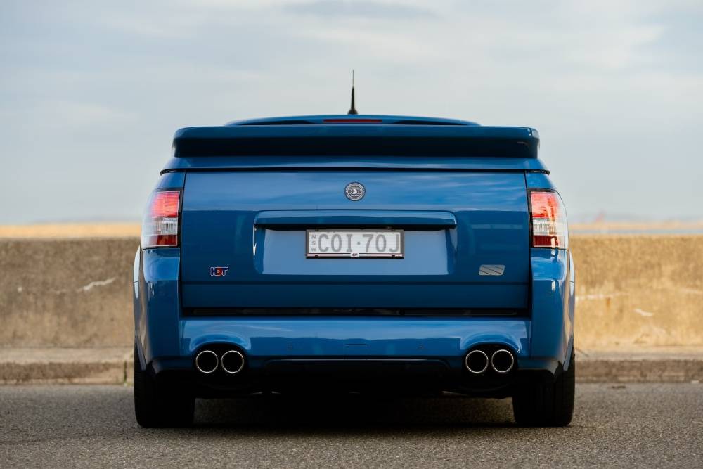 https://autogreeknews.gr/wp-content/uploads/2025/12/holden-vf-blue-meanie-11.jpg