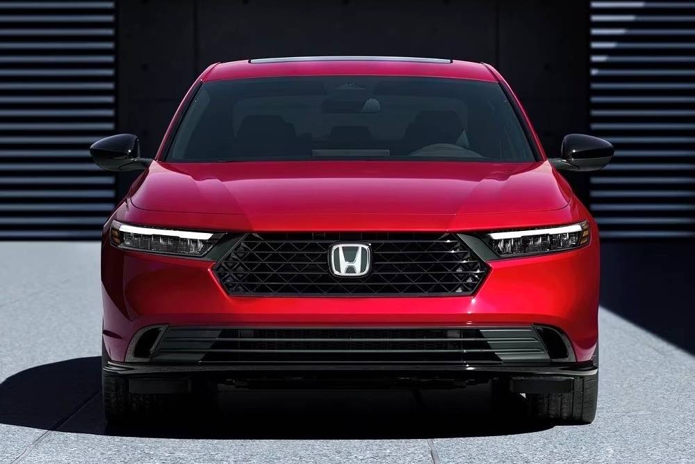 https://autogreeknews.gr/wp-content/uploads/2025/12/honda-accord-my26-10.jpg
