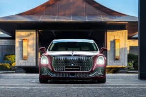 Η νέα κινεζική λιμουζίνα που βάζει στο μάτι Rolls-Royce & Bentley