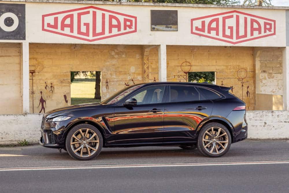 https://autogreeknews.gr/wp-content/uploads/2025/12/jaguar_f-pace_svr_edition_1988_34.jpg