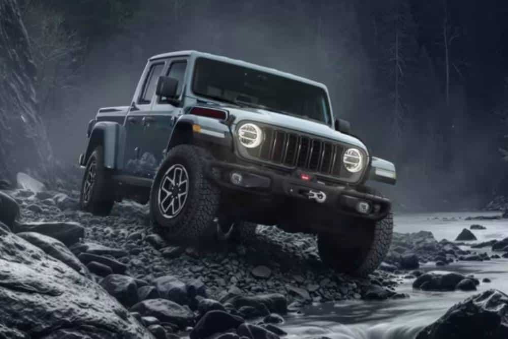 https://autogreeknews.gr/wp-content/uploads/2025/12/jeep-gladiator-sahara-04.jpg