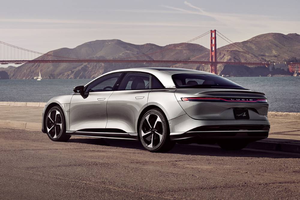 https://autogreeknews.gr/wp-content/uploads/2025/12/lucid_air_touring_5.jpg